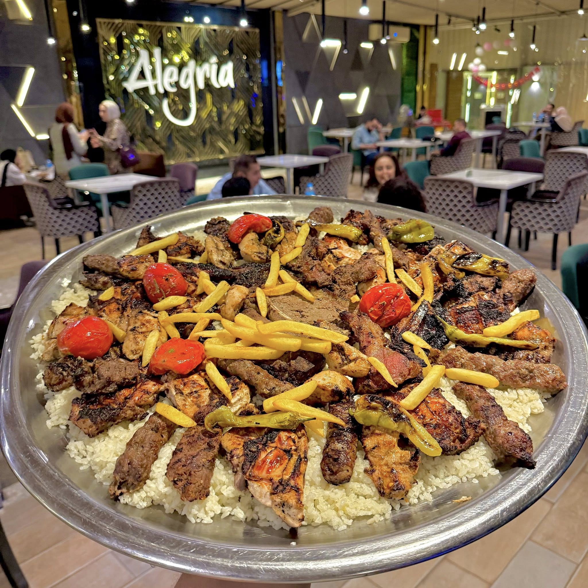 صور مطعم اليجريا أسيوط