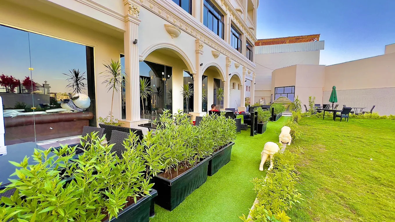 صور مطعم رويال جيت أسيوط