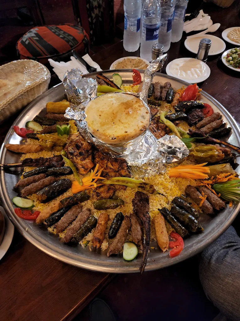 مطعم سرايا العرب من أشهر مطاعم في أسيوط